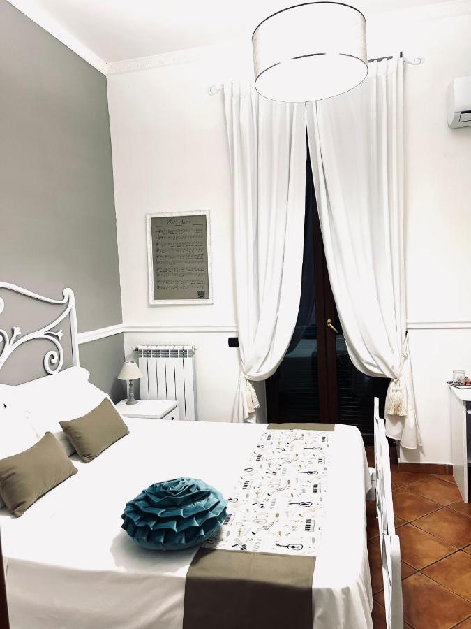 Miluar - Centro Storico - Lungo La Via Della Musica Bed and Breakfast Νάπολη Εξωτερικό φωτογραφία